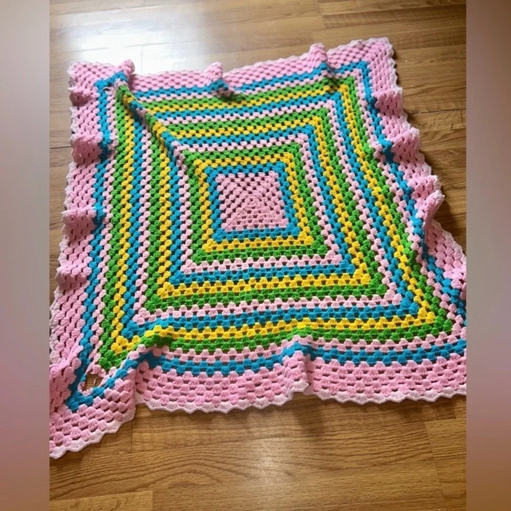 Vintage Crochet Granny Square Afghan Blanket Throw Pastel Colored Quilt